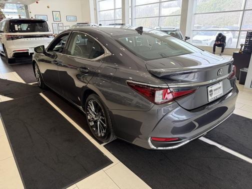 2024 Lexus ES 300h Luxury