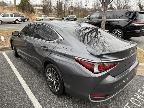 2024 Lexus ES 300h Luxury