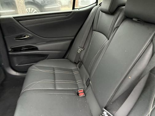 2024 Lexus ES 300h Luxury