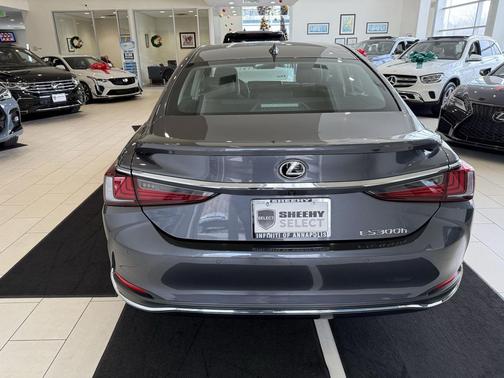 2024 Lexus ES 300h Luxury