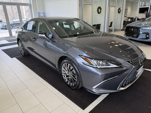 2024 Lexus ES 300h Luxury