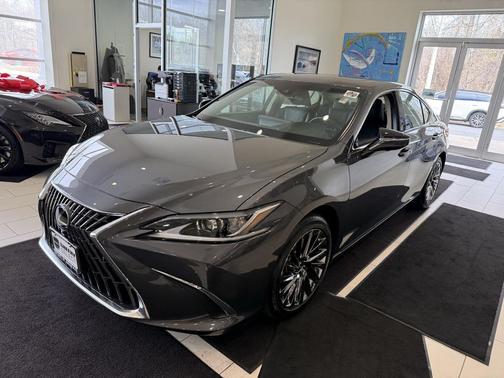 2024 Lexus ES 300h Luxury