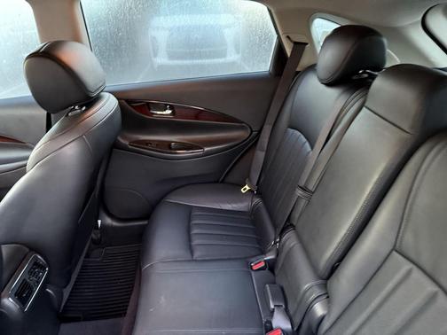 2016 INFINITI QX50 Base