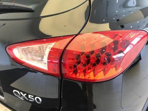 2016 INFINITI QX50 Base