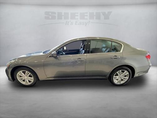 2015 INFINITI Q40 Base