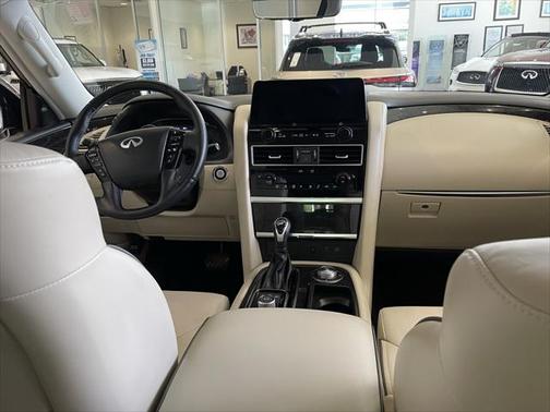 2022 INFINITI QX80 Luxe