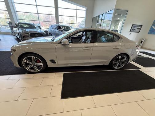 2025 Genesis G70 3.3T AWD Sport Advanced