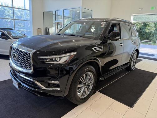 2022 INFINITI QX80 Luxe