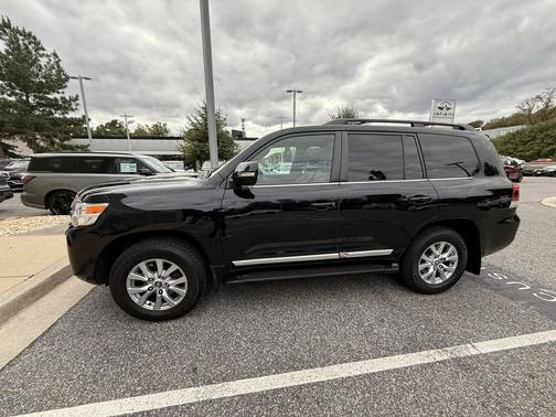 2018 Toyota Land Cruiser Base
