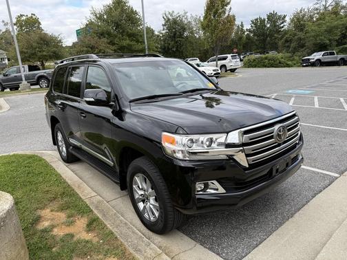 2018 Toyota Land Cruiser Base