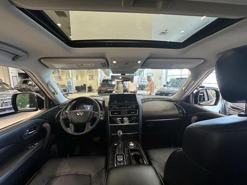 2022 INFINITI QX80 Luxe