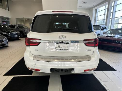 2022 INFINITI QX80 Luxe