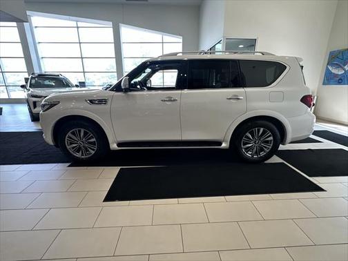 2022 INFINITI QX80 Luxe