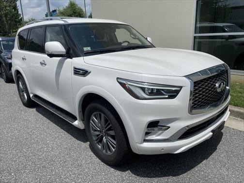 2022 INFINITI QX80 Luxe