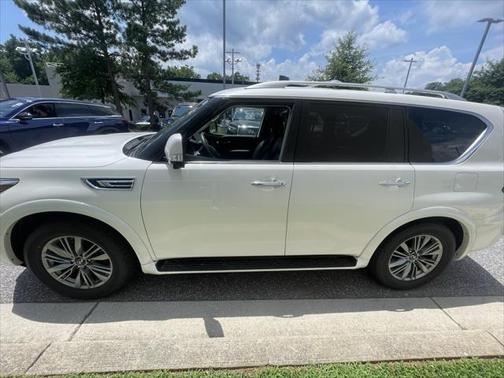 2022 INFINITI QX80 Luxe