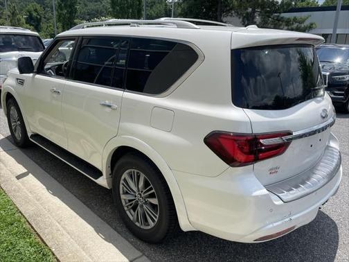 2022 INFINITI QX80 Luxe