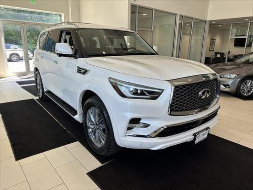 2022 INFINITI QX80 Luxe