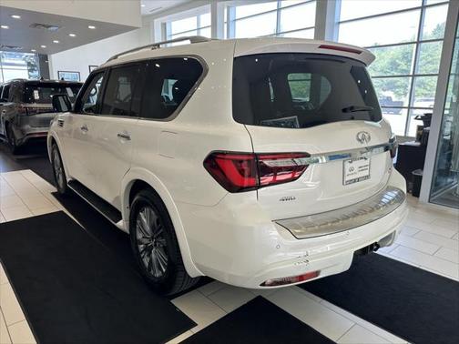 2022 INFINITI QX80 Luxe