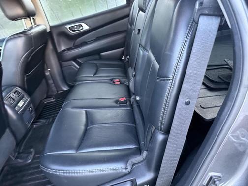 2016 Nissan Pathfinder SL