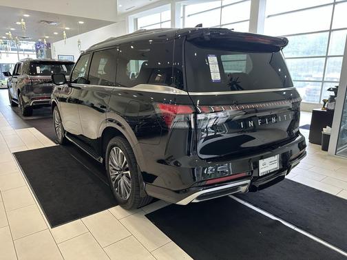 2025 INFINITI QX80 SENSORY AWD