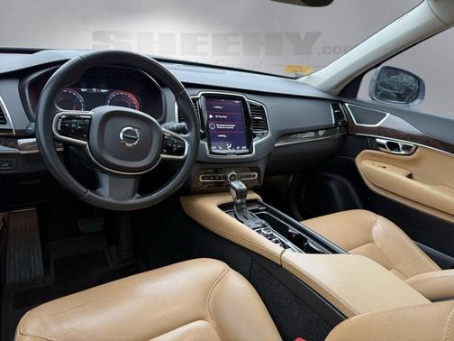 2016 Volvo XC90 T6 Momentum