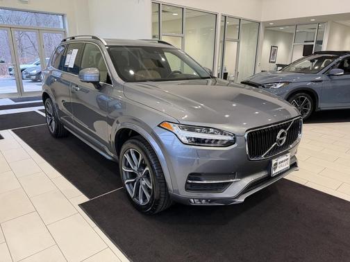 2016 Volvo XC90 T6 Momentum