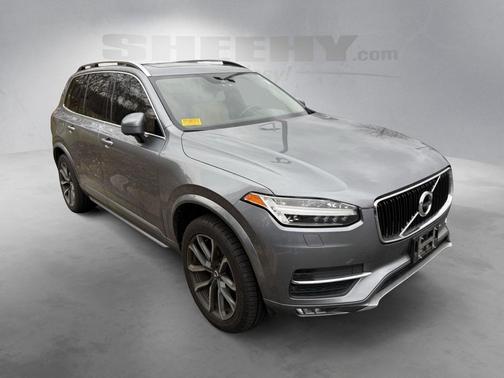 2016 Volvo XC90 T6 Momentum