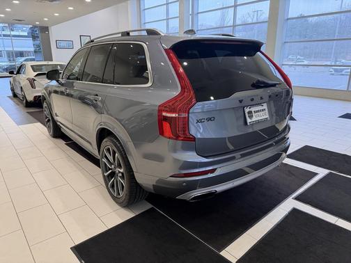 2016 Volvo XC90 T6 Momentum