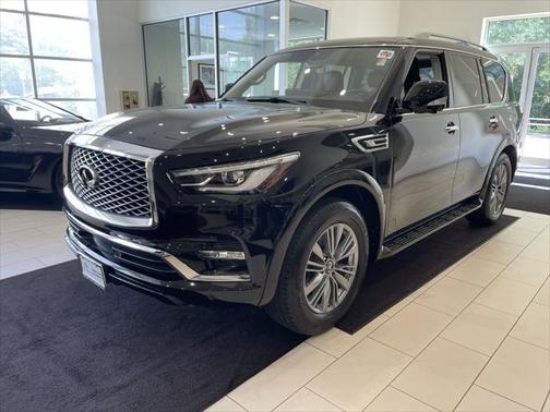 2022 INFINITI QX80 Luxe