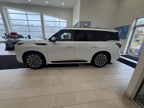 2026 INFINITI QX80 Luxe