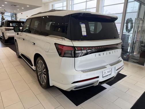 2026 INFINITI QX80 Luxe