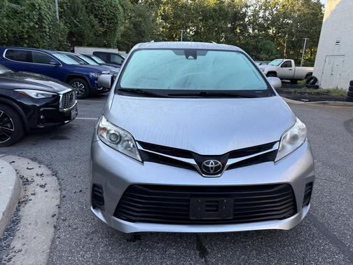 2019 Toyota Sienna LE