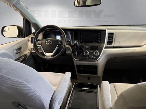 2019 Toyota Sienna LE