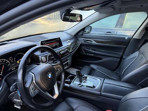 2017 BMW 750 i xDrive