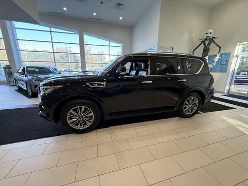 2022 INFINITI QX80 Luxe