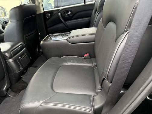 2022 INFINITI QX80 Luxe