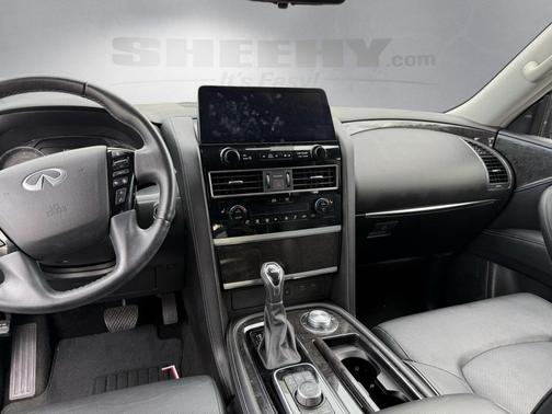 2022 INFINITI QX80 Luxe