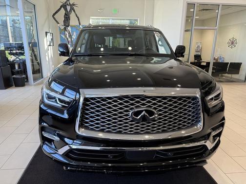 2022 INFINITI QX80 Luxe