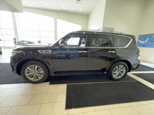 2022 INFINITI QX80 Luxe