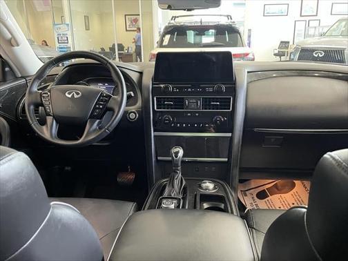 2022 INFINITI QX80 Luxe