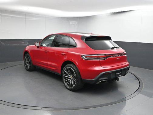 2025 Porsche Macan Base