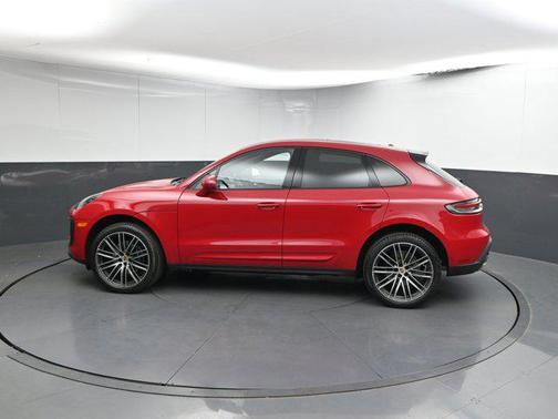 2025 Porsche Macan Base