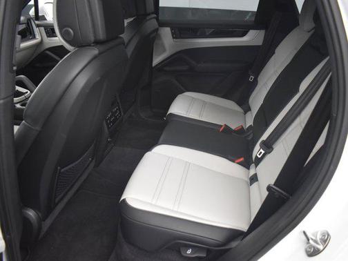 2024 Porsche Cayenne E-Hybrid S