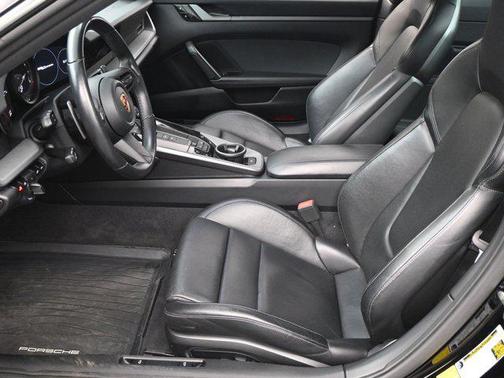 2020 Porsche 911 Carrera