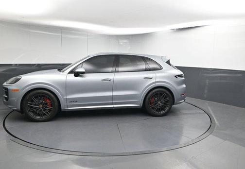 2025 Porsche Cayenne GTS