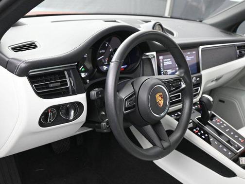 2022 Porsche Macan S