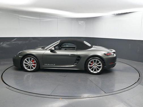 2025 Porsche 718 Boxster S