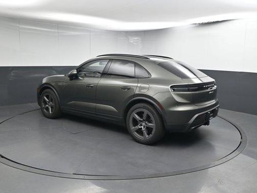 2025 Porsche Macan 4