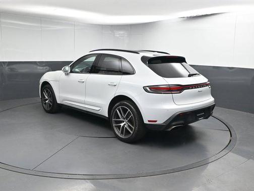 2022 Porsche Macan AWD