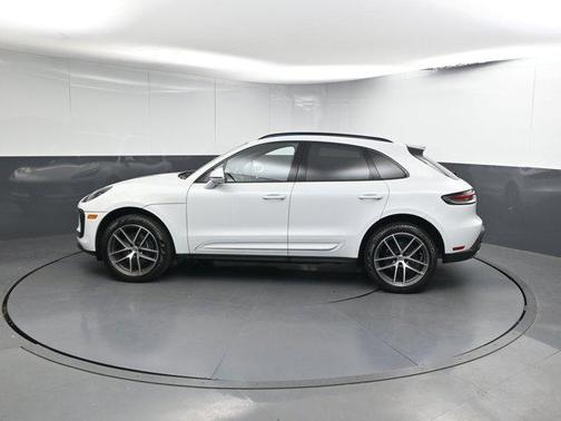 2022 Porsche Macan AWD